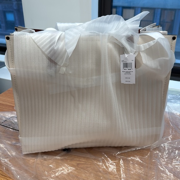 NWT - in complete package - Coach New York Leather Box Tote - Picture 4 of 8